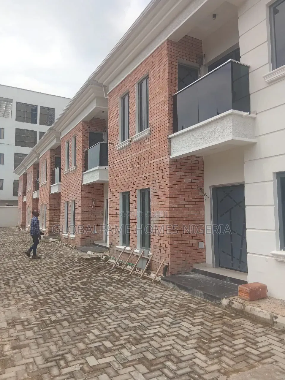 3bdrm Duplex in By Lekki for sale