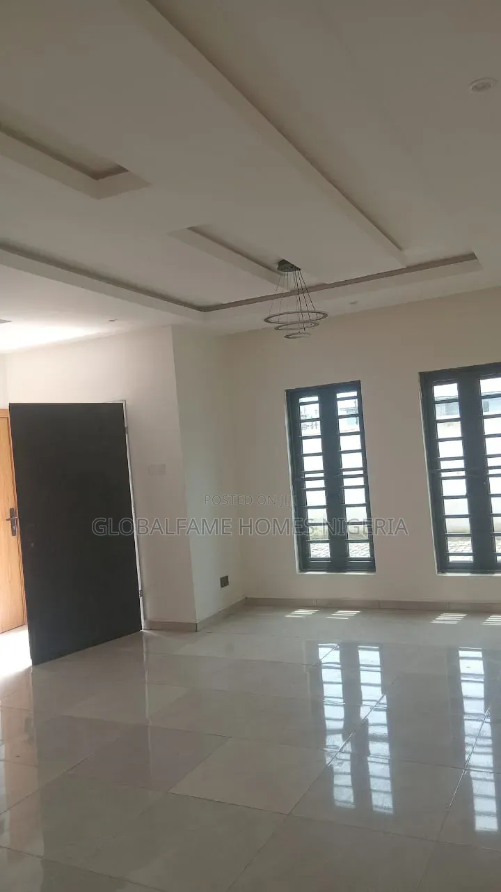 3bdrm Duplex in By Lekki for sale
