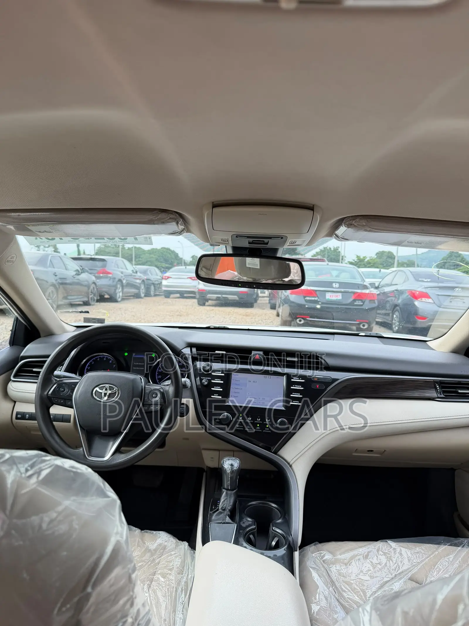 Toyota Camry LE (2.5L 4cyl 8A) 2019 White