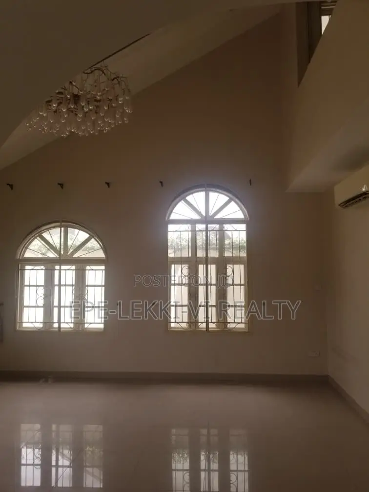 4bdrm Duplex in Lekki Phase 1 for rent