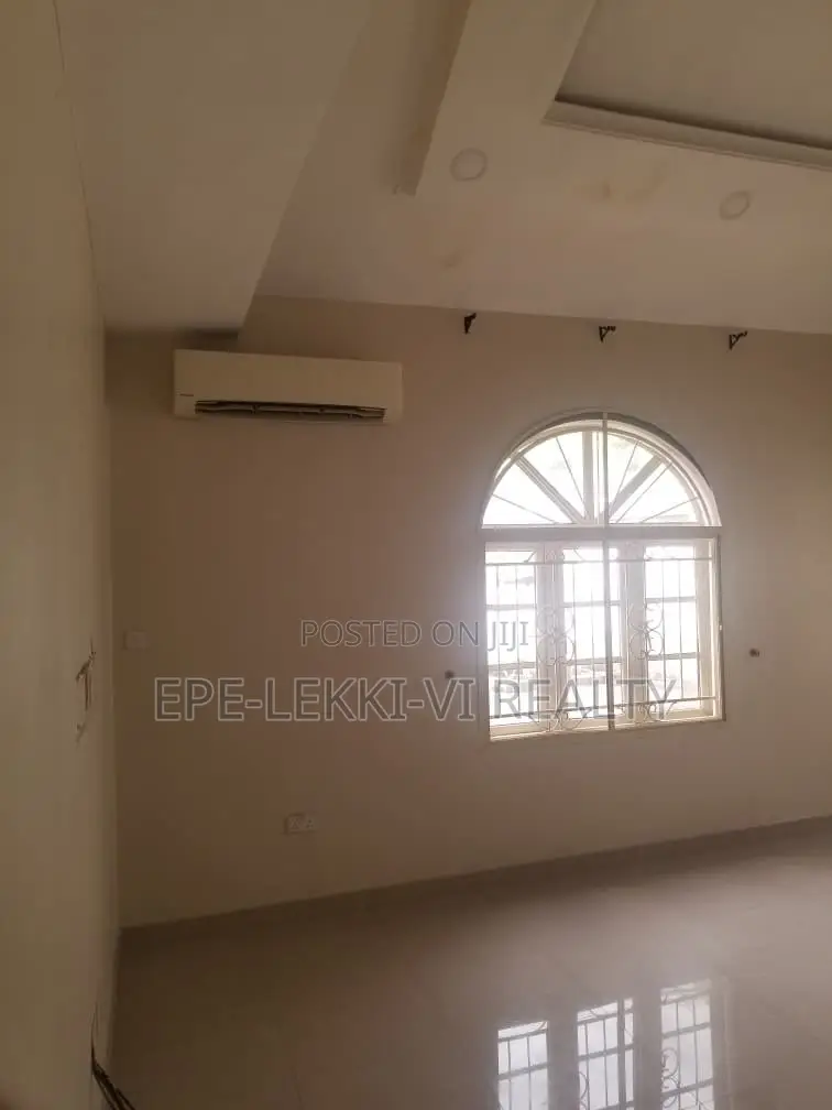 4bdrm Duplex in Lekki Phase 1 for rent