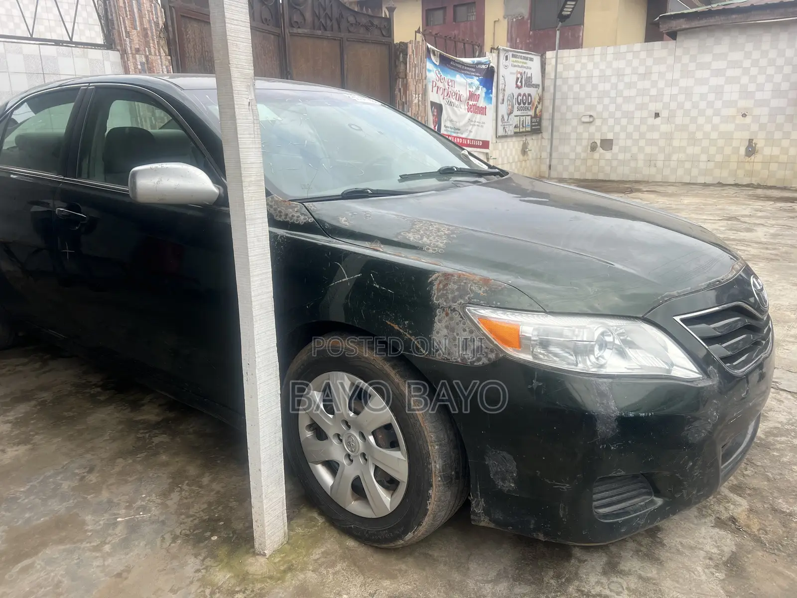 Toyota Camry Base 4dr Sedan (2.5L 4cyl 6M) 2010 Gold