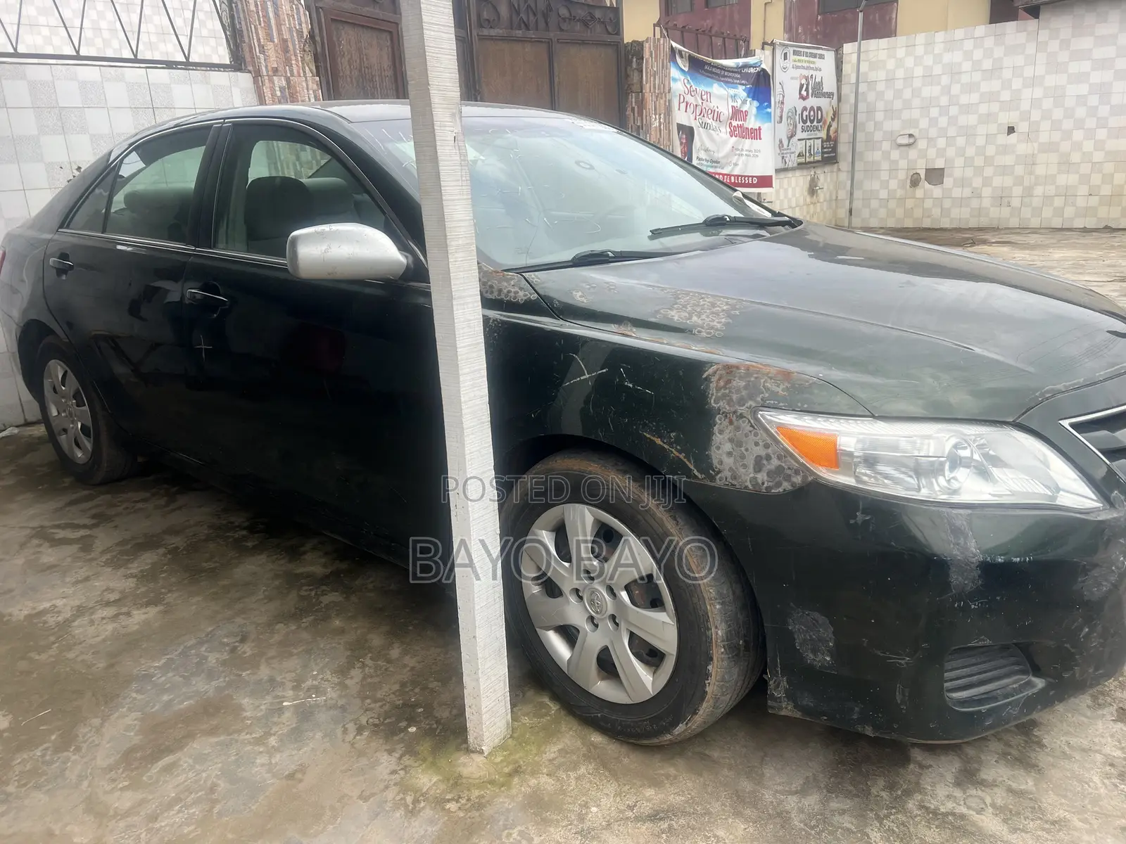 Toyota Camry Base 4dr Sedan (2.5L 4cyl 6M) 2010 Gold