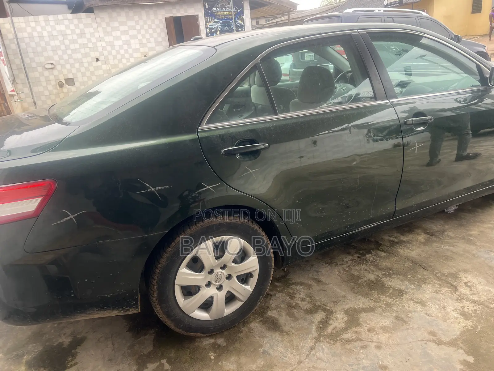 Toyota Camry Base 4dr Sedan (2.5L 4cyl 6M) 2010 Gold