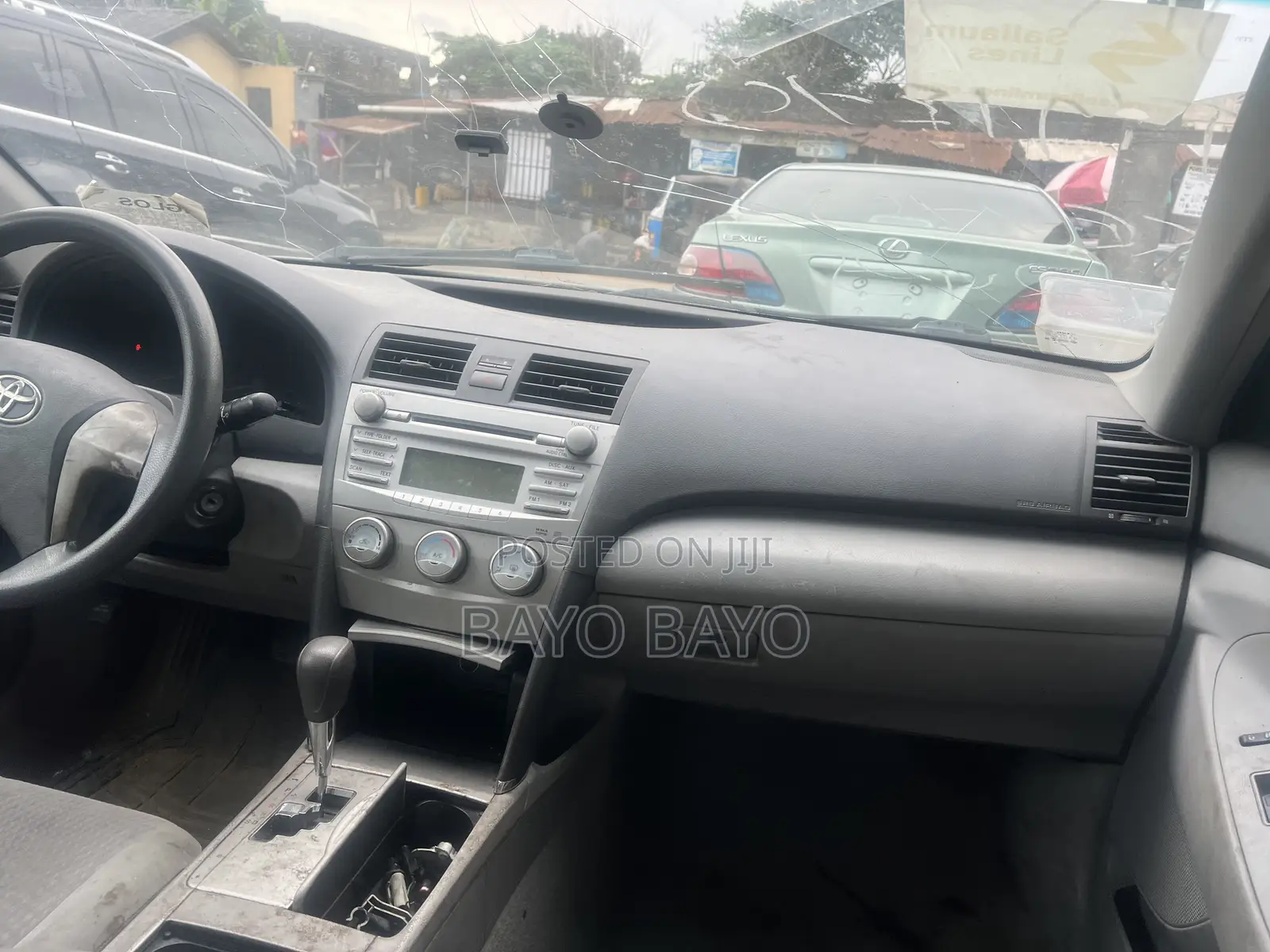 Toyota Camry Base 4dr Sedan (2.5L 4cyl 6M) 2010 Gold