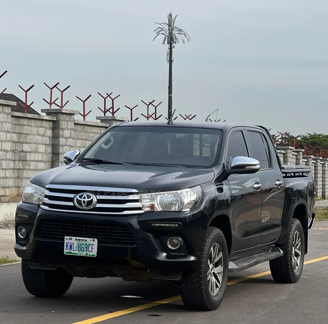 Toyota Hilux 2016 Black