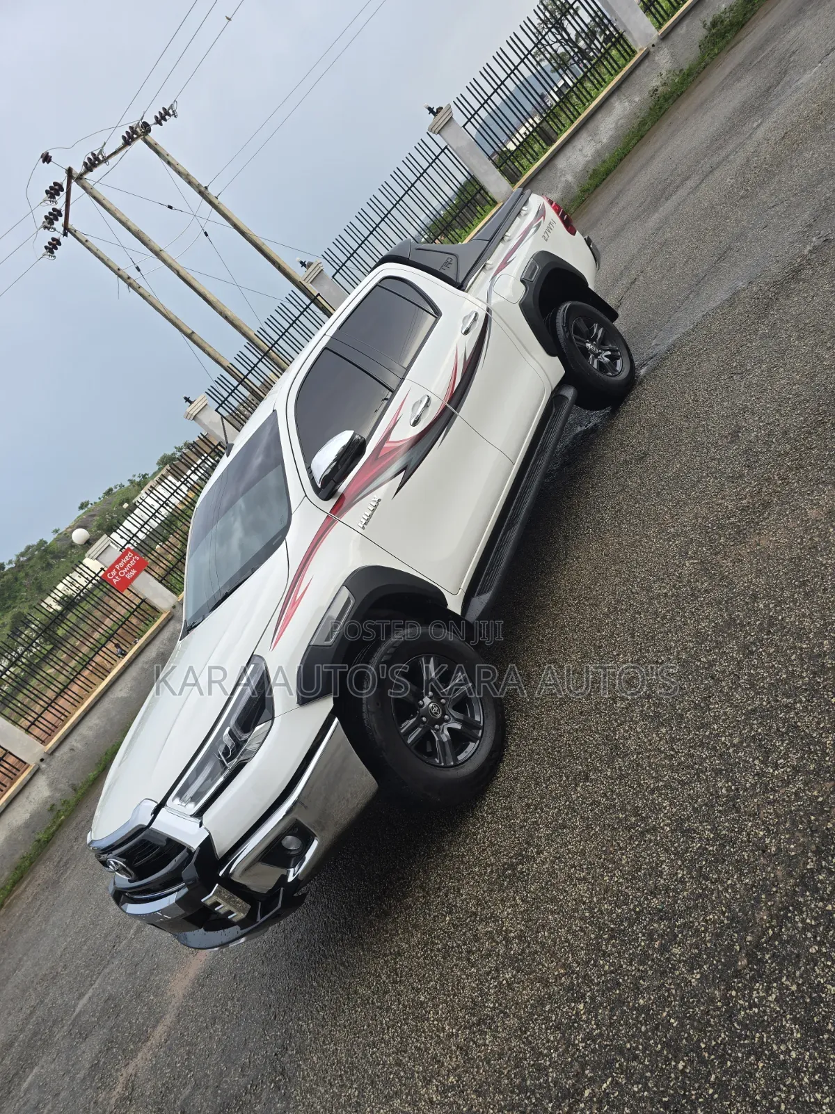 Toyota Hilux 2023 White