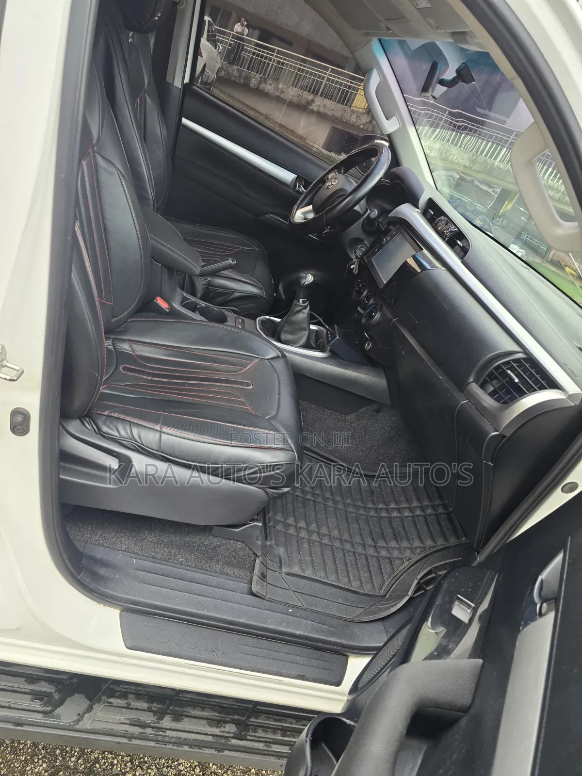 Toyota Hilux 2023 White
