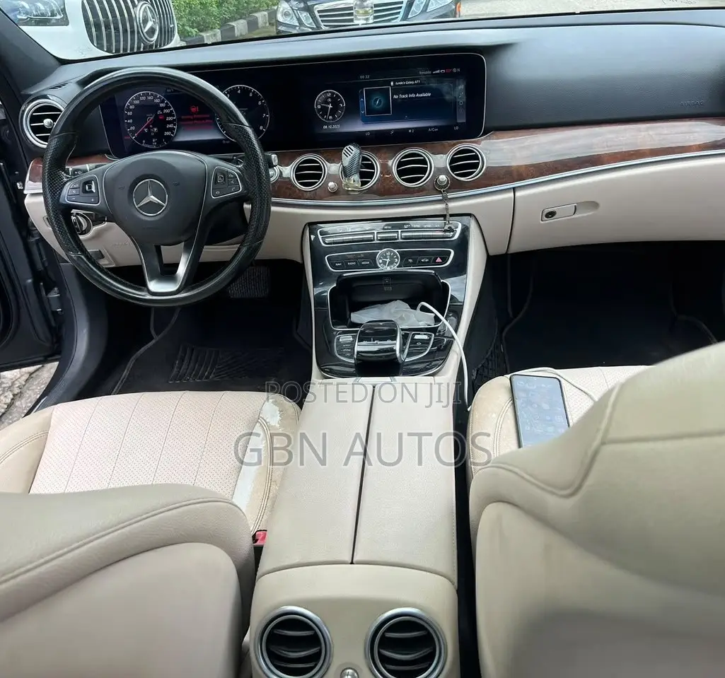 Mercedes-Benz E300 Base RWD Sedan (2.0L 4cyl 9A) 2017 Gray