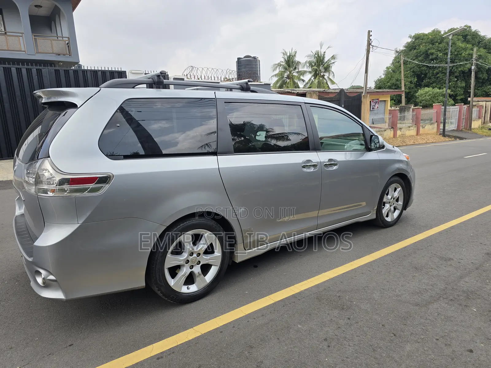 Toyota Sienna SE FWD 8-Passenger 2013 Silver