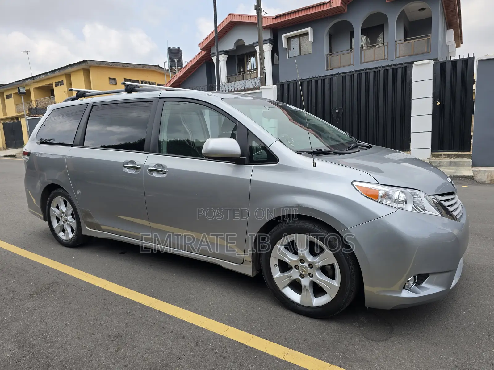 Toyota Sienna SE FWD 8-Passenger 2013 Silver