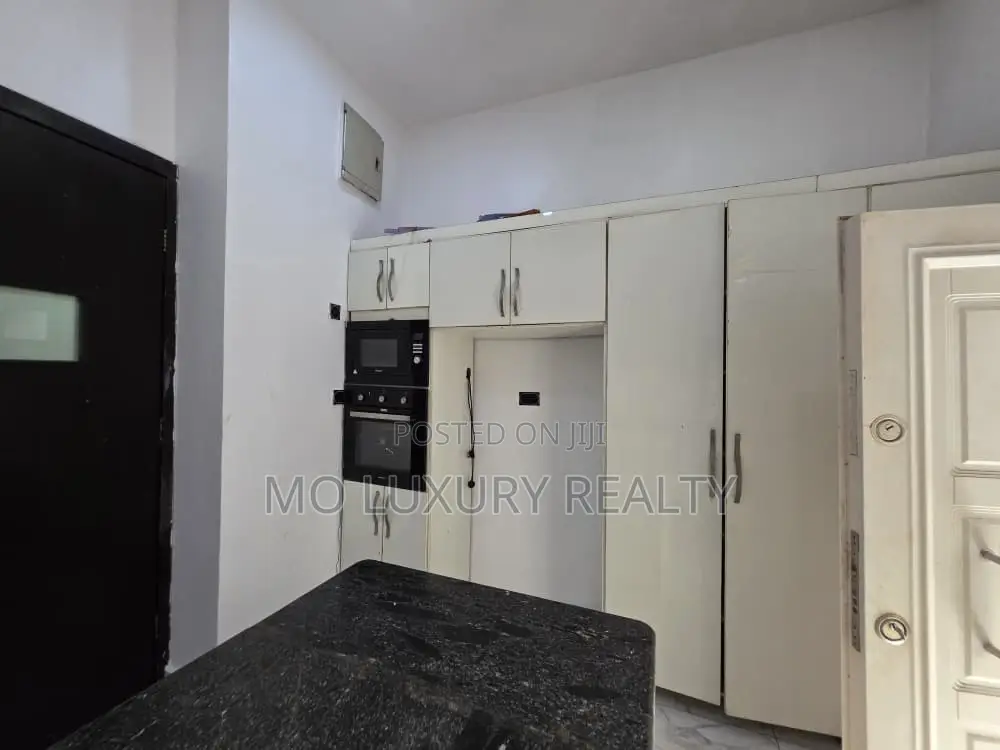 4bdrm Duplex in Chevron for rent