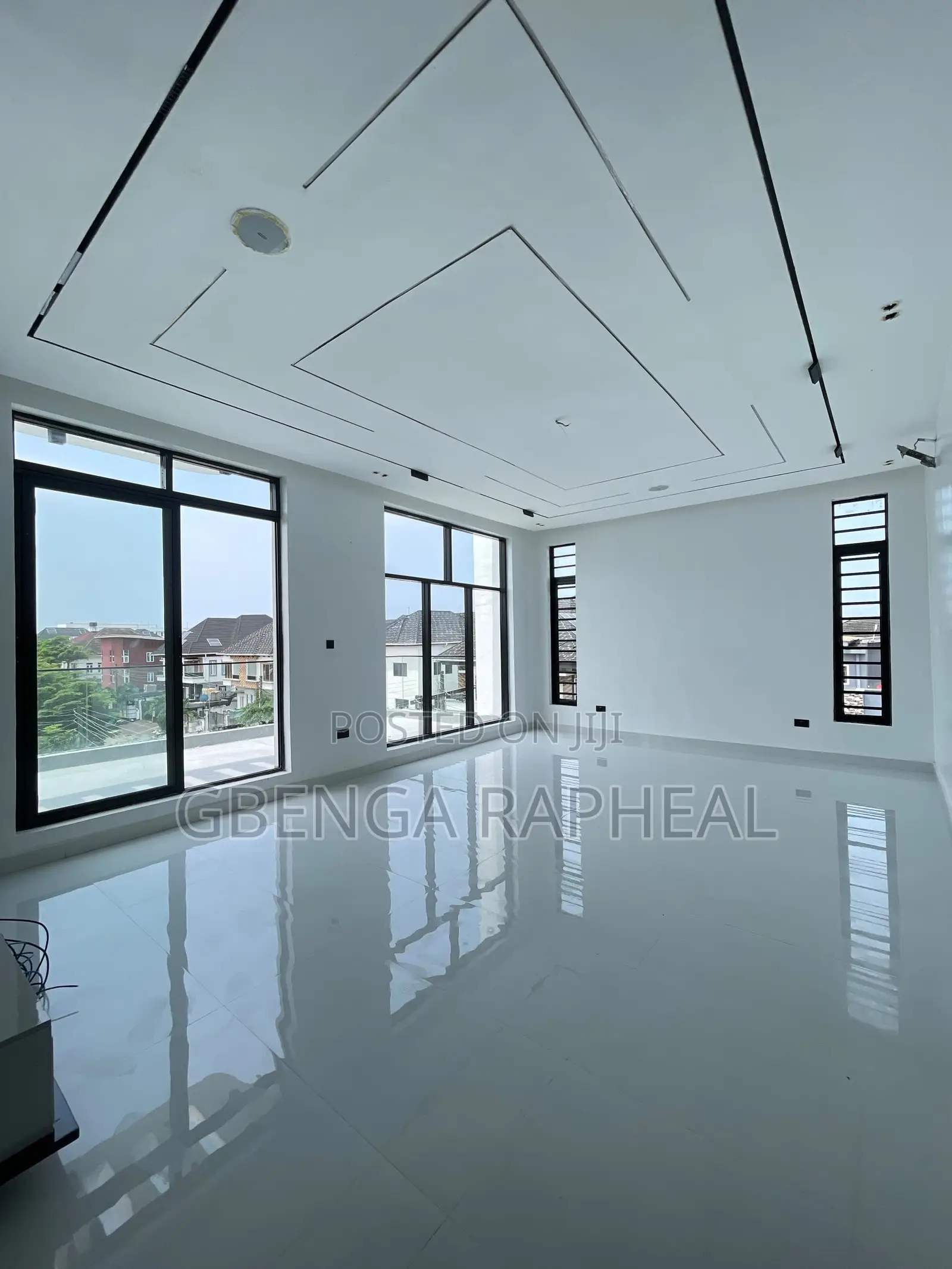 5bdrm Duplex in Chevron, Lekki for sale