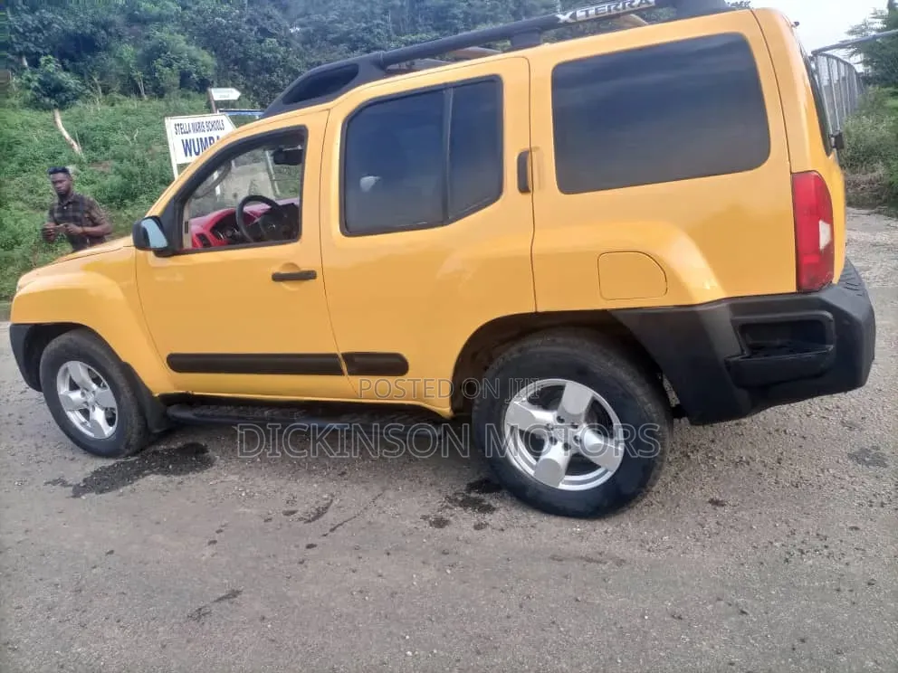 Nissan Xterra 2006 Yellow