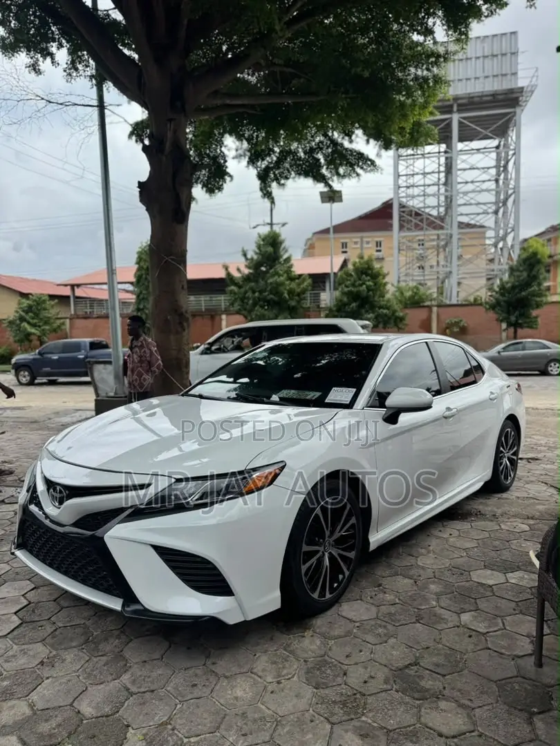Toyota Camry 2018 White