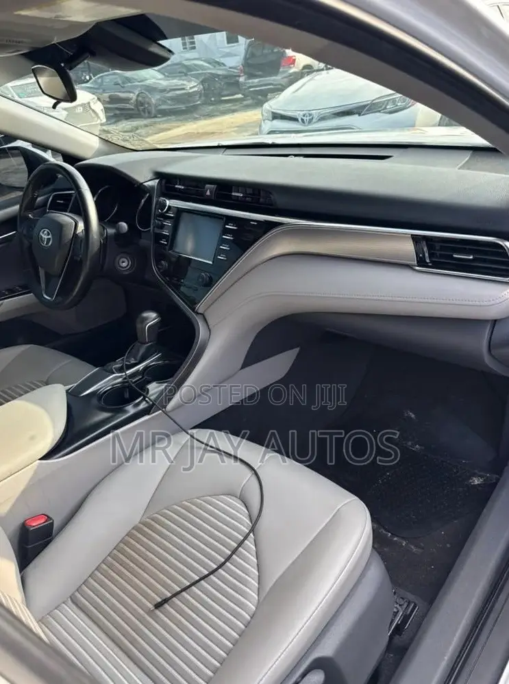 Toyota Camry 2018 White