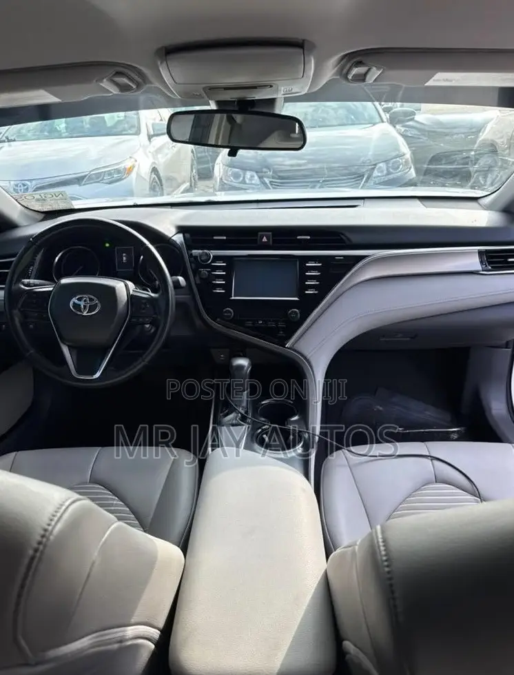 Toyota Camry 2018 White