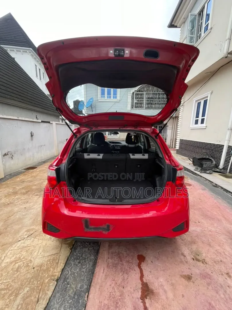 Toyota Yaris 2018 Maroon