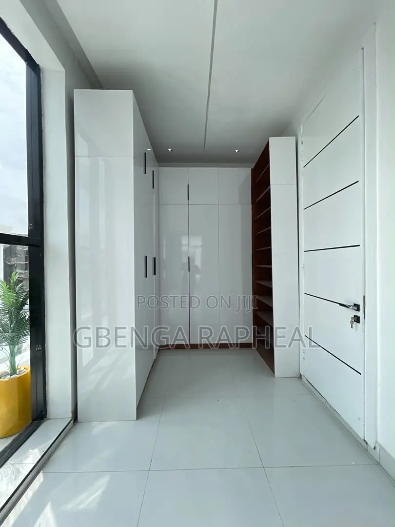 5bdrm Duplex in Chevron, Lekki for sale