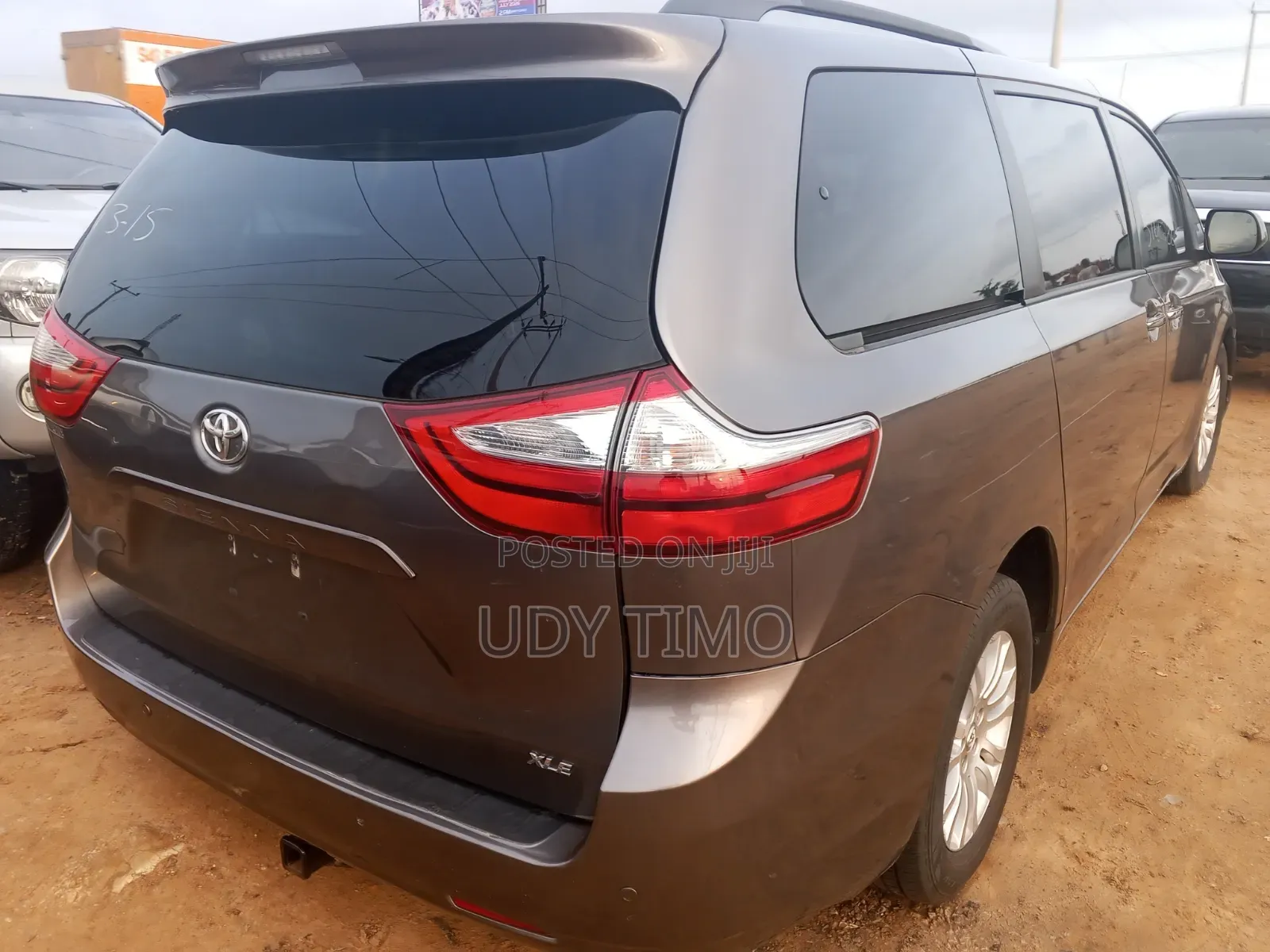 Toyota Sienna XLE 7 Passenger (3.5L 6cyl 8A) 2017 Gray