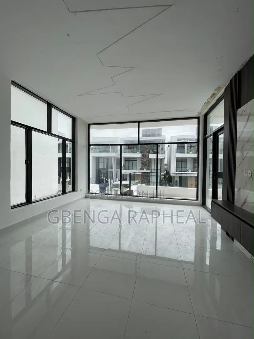5bdrm Duplex in Chevron, Lekki for sale