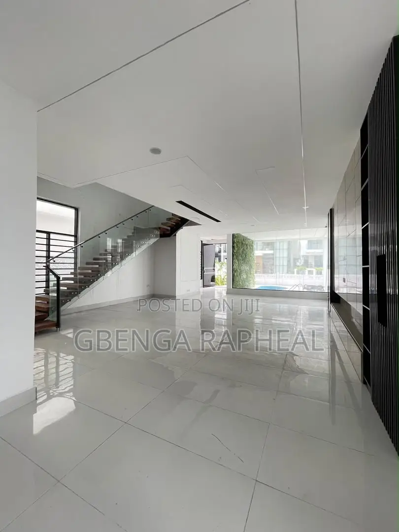 5bdrm Duplex in Chevron, Lekki for sale