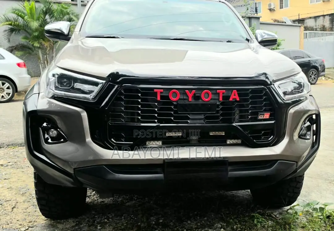 Toyota Hilux 2020 Gray