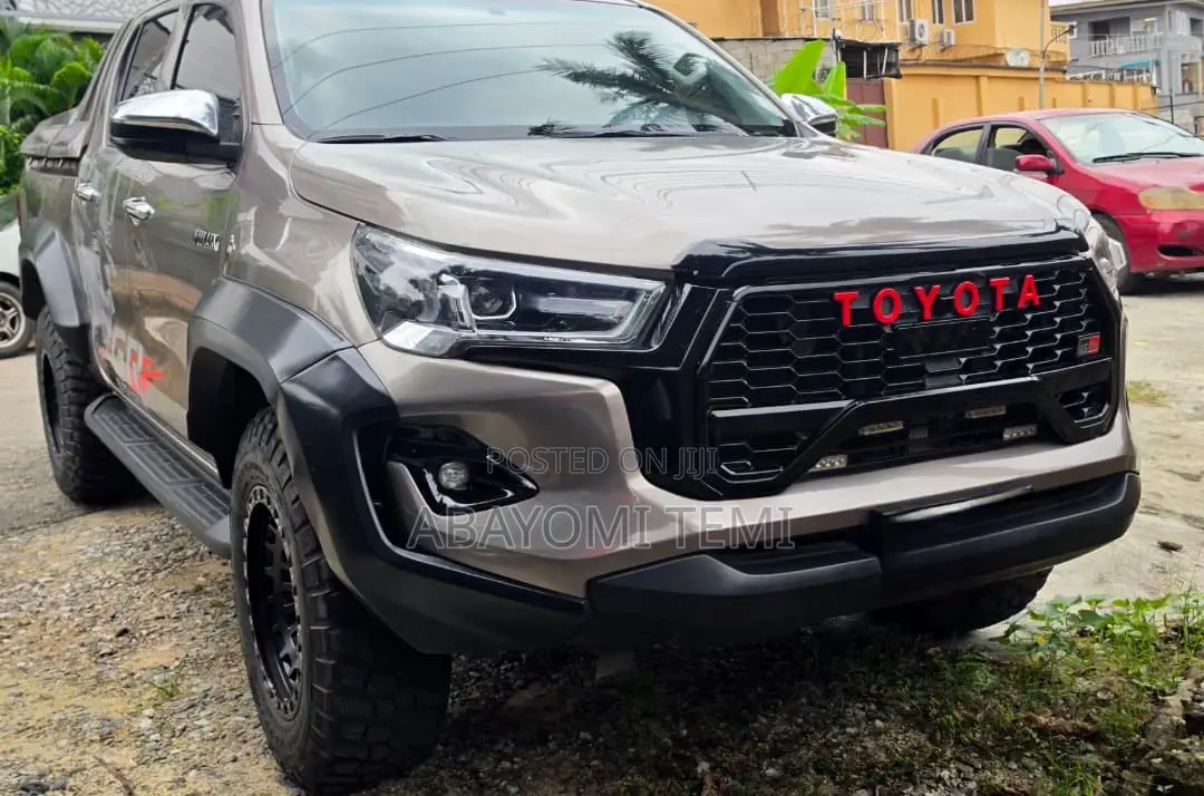 Toyota Hilux 2020 Gray