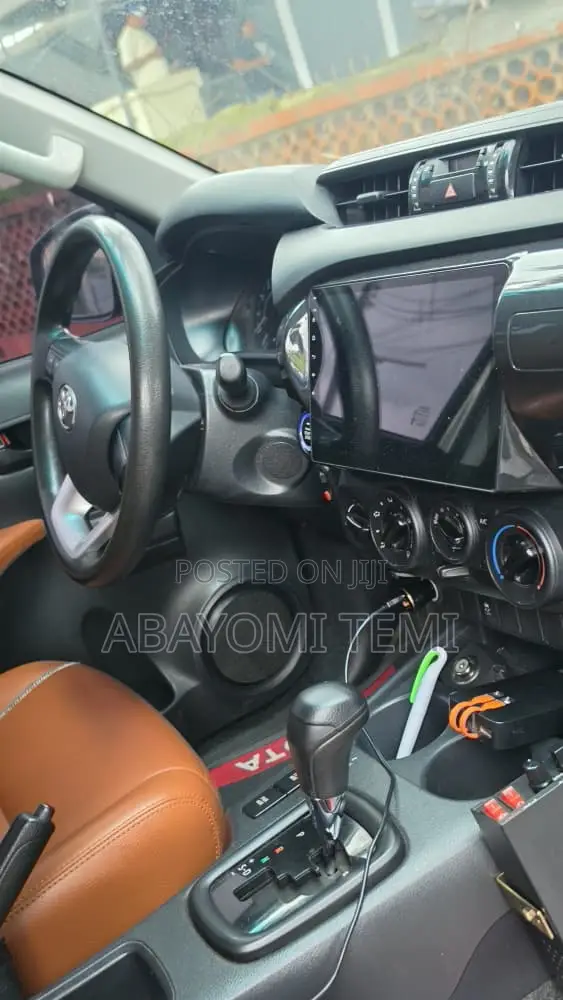 Toyota Hilux 2020 Gray