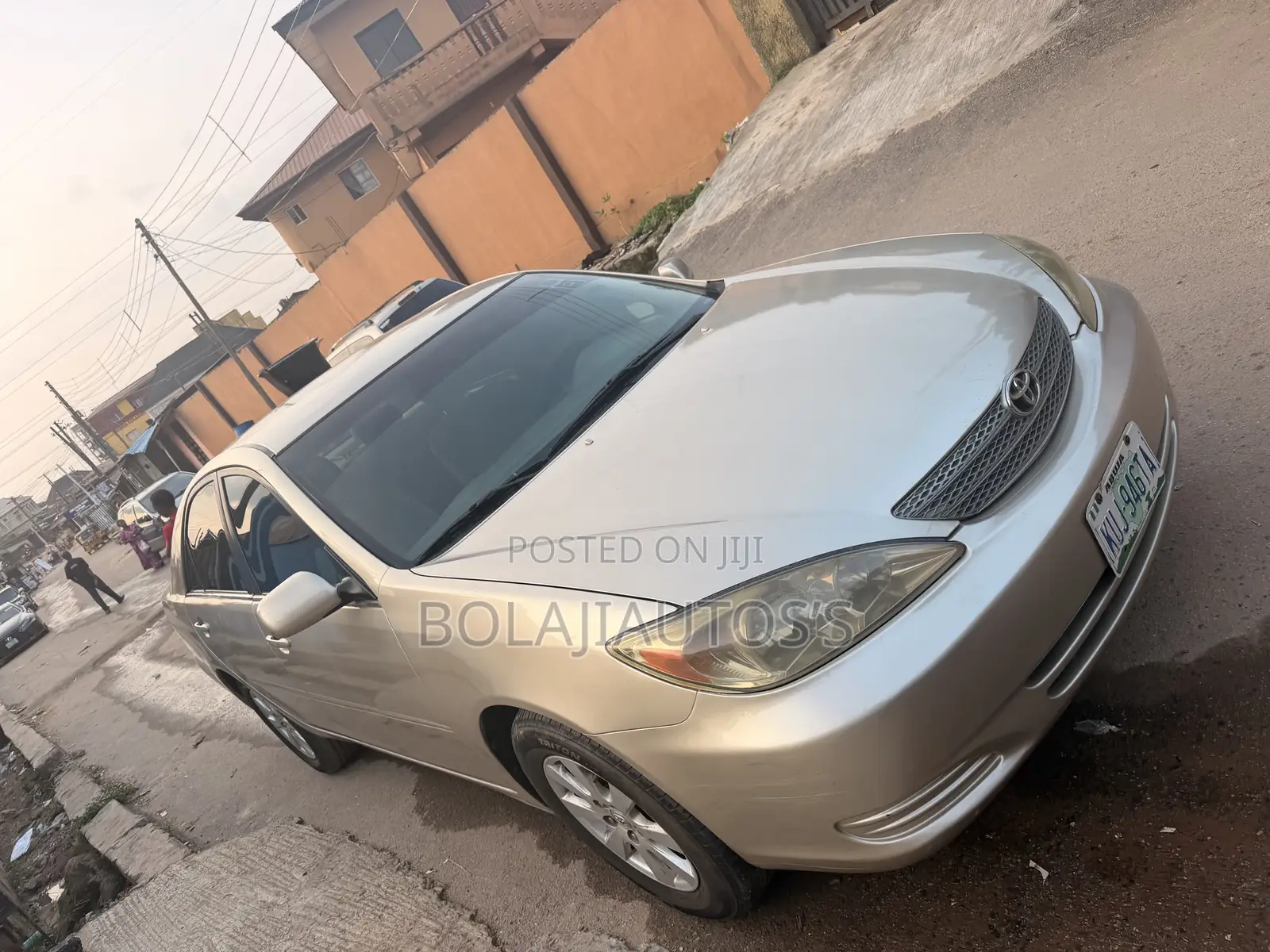 Toyota Camry LE 4dr Sedan (2.4L 4cyl 5M) 2004 Gold