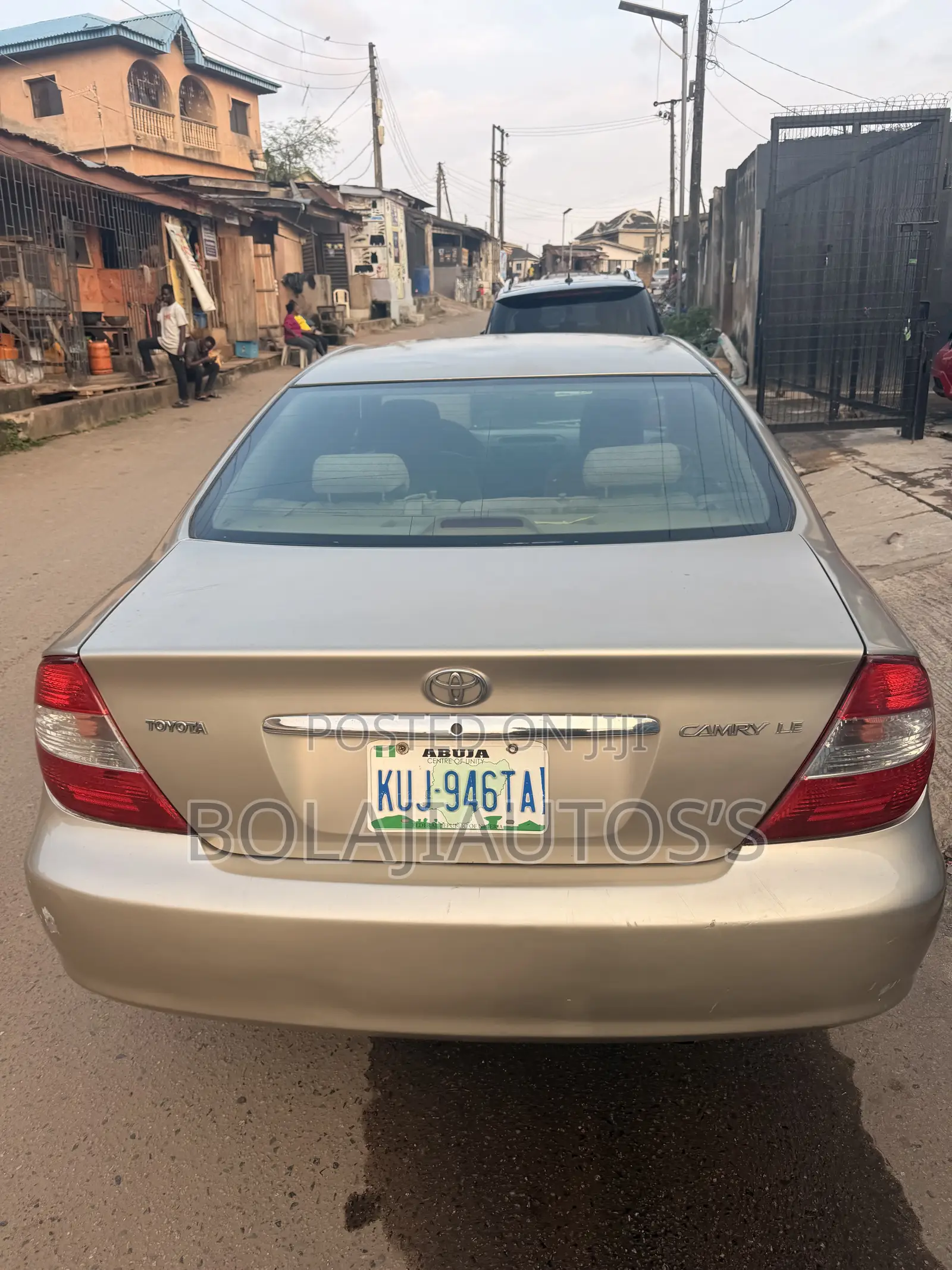 Toyota Camry LE 4dr Sedan (2.4L 4cyl 5M) 2004 Gold