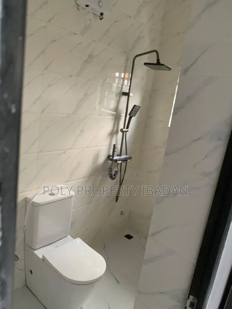 3bdrm Block of Flats in Prime Estate, Apata for rent