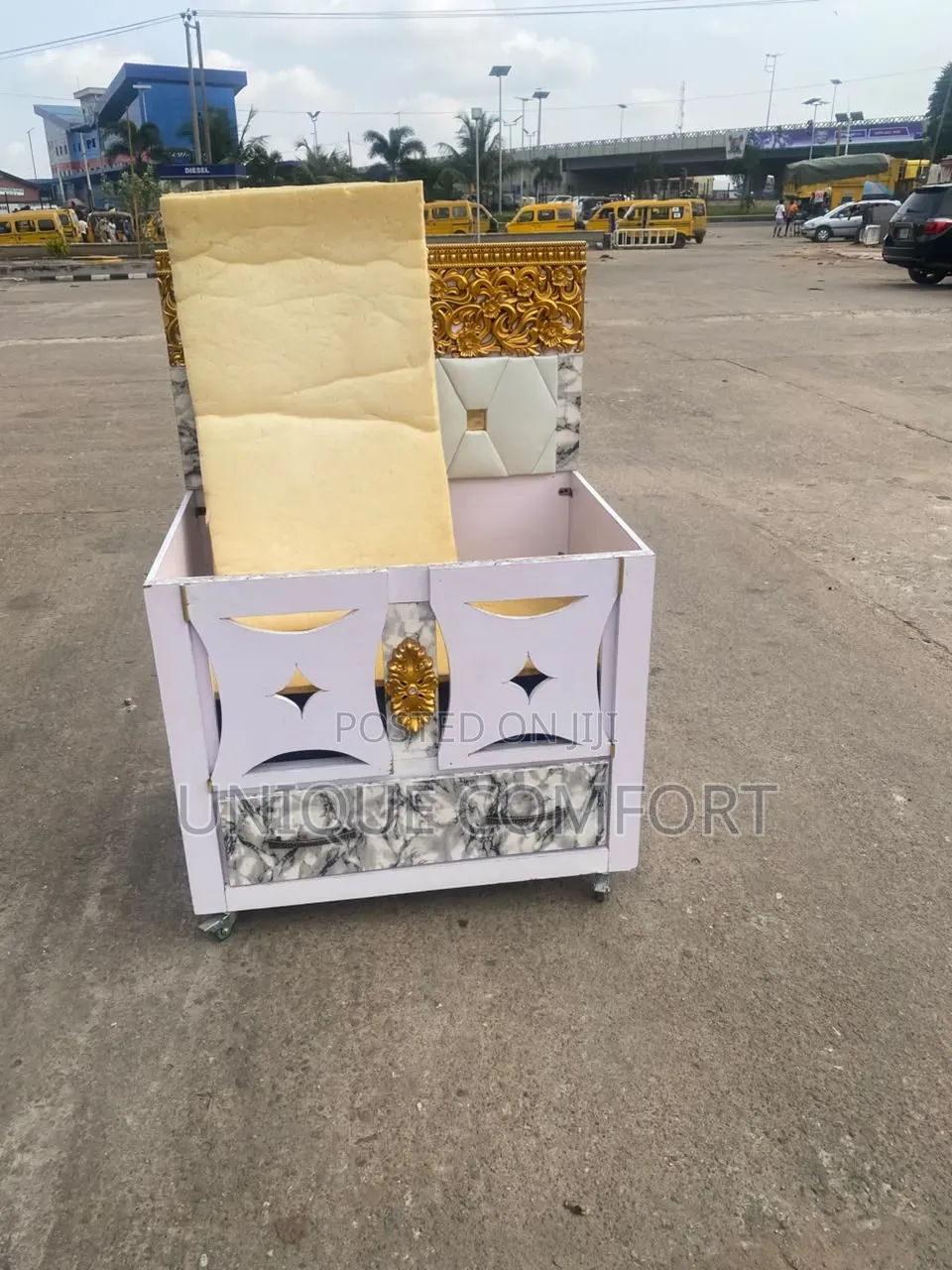 Luxury Very Beautiful Baby Cot With Mattress and Wardrobe