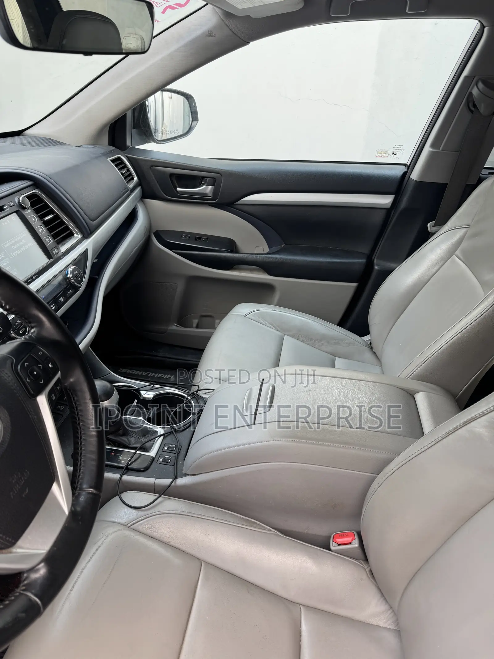 Toyota Highlander XLE 4x4 V6 (3.5L 6cyl 8A) 2018 White
