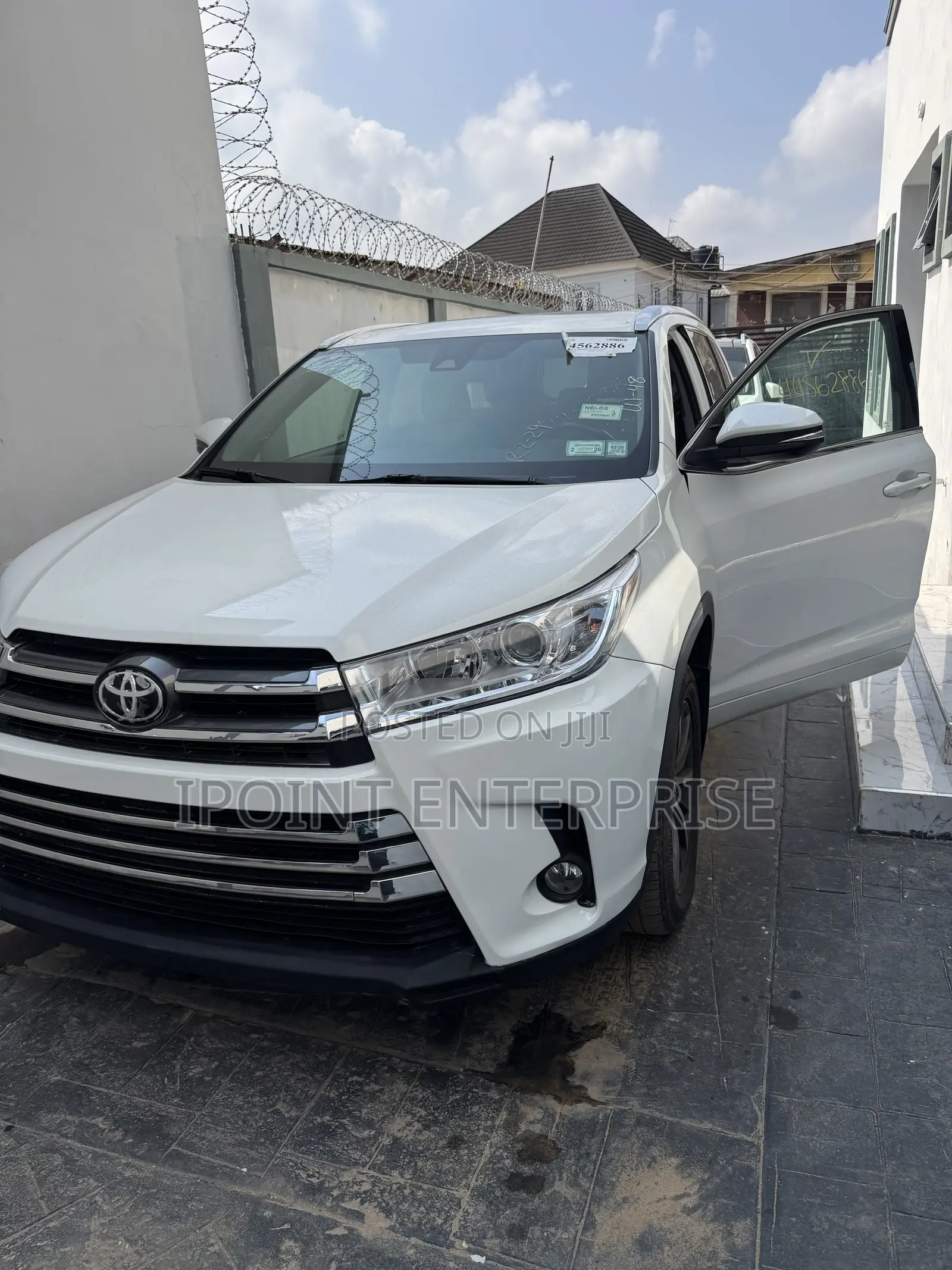 Toyota Highlander XLE 4x4 V6 (3.5L 6cyl 8A) 2018 White