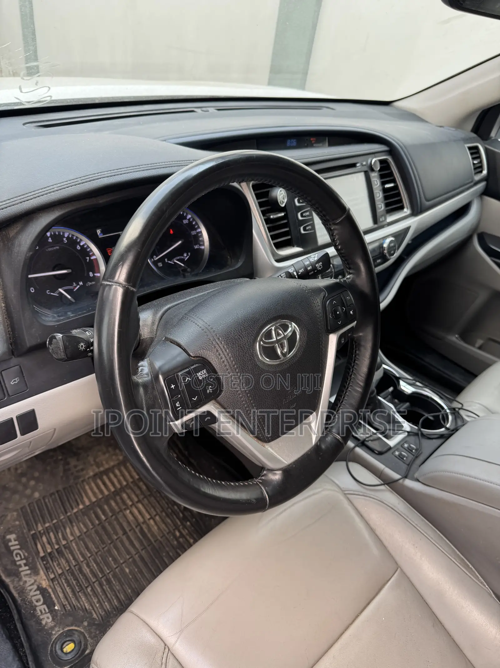 Toyota Highlander XLE 4x4 V6 (3.5L 6cyl 8A) 2018 White