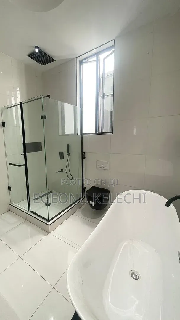 5bdrm Duplex in Chevron for sale