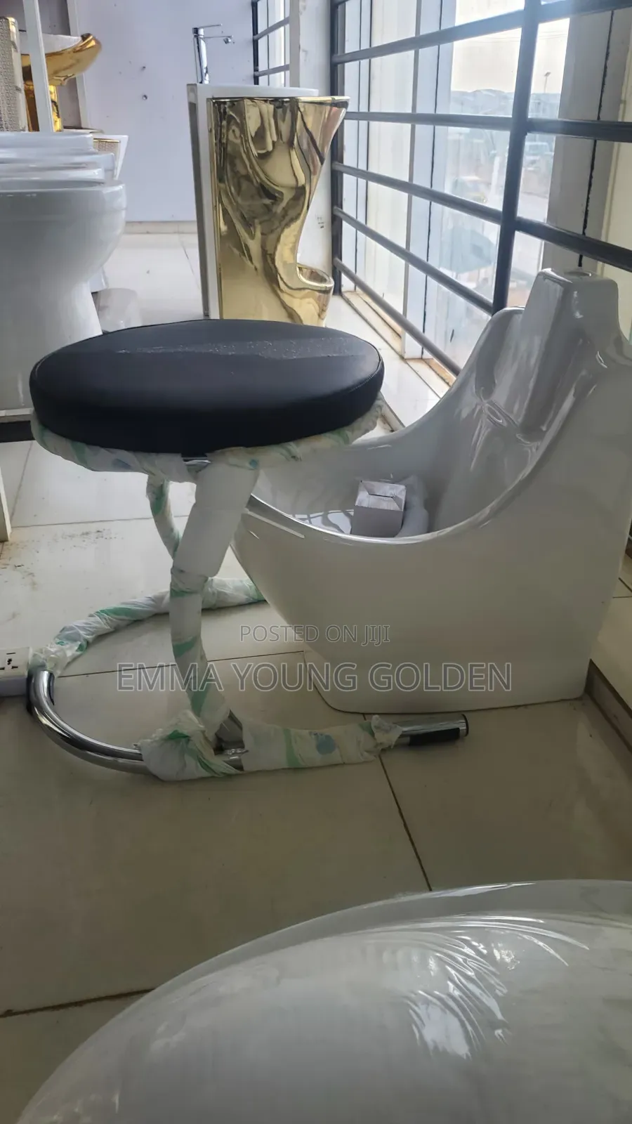 Ablution Ceramic With Black Seat