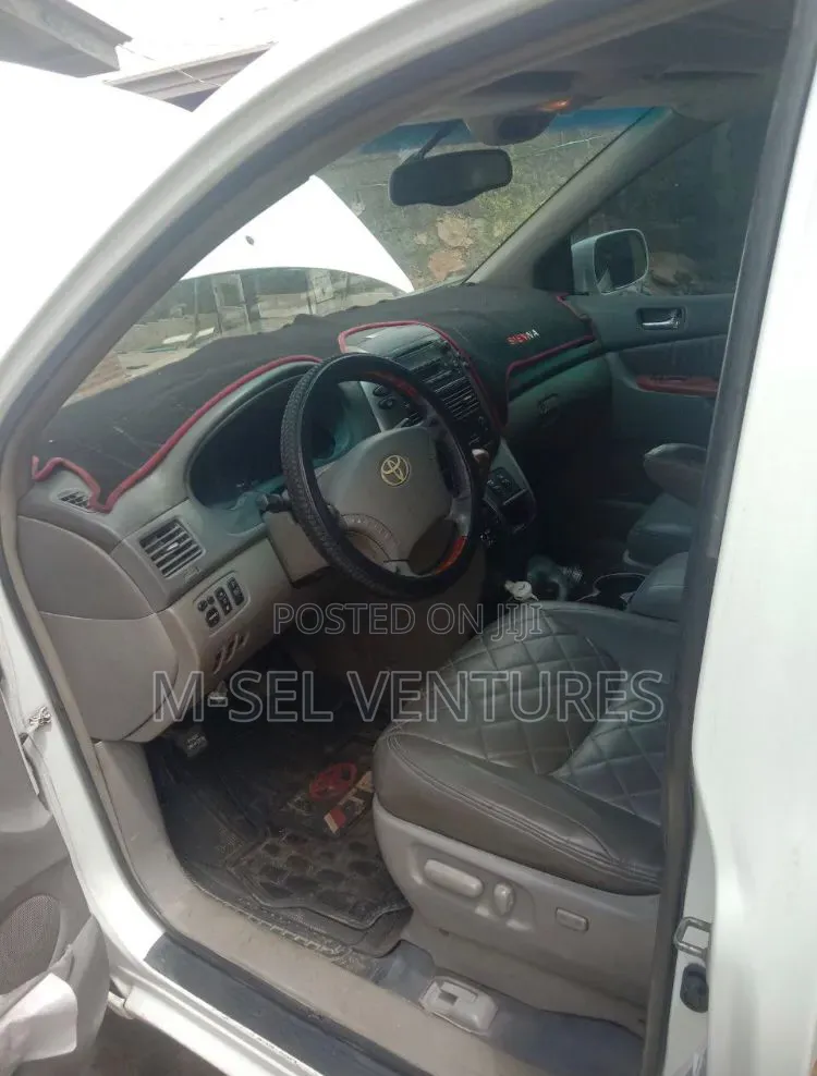 Toyota Sienna 2005 White