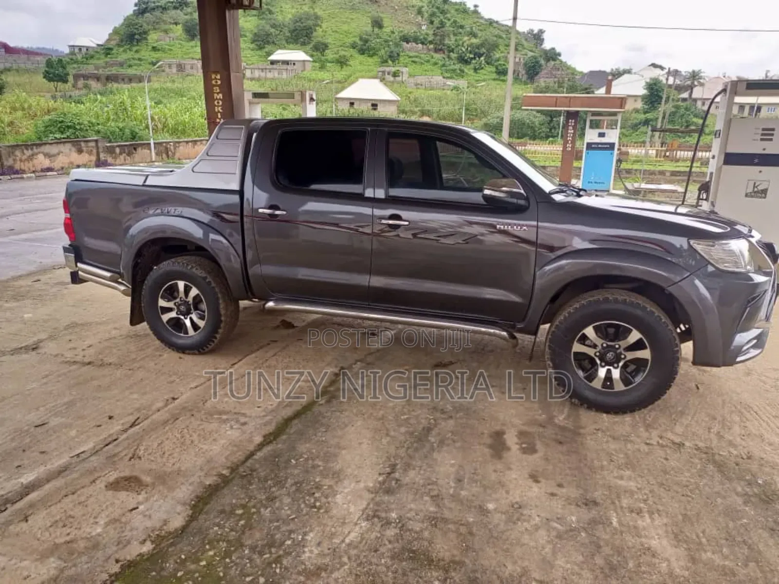 Toyota Hilux 2015 Gray