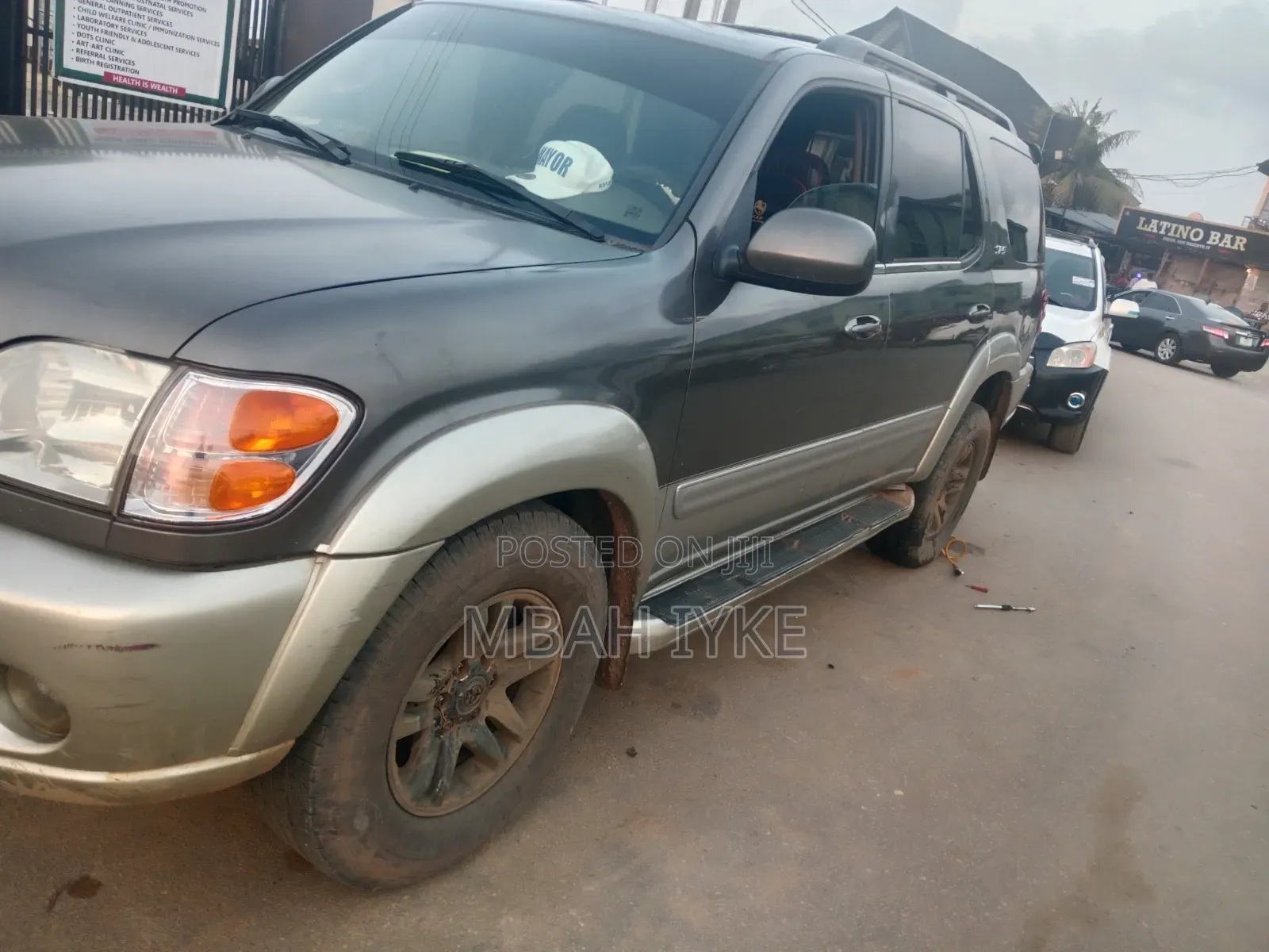 Toyota Sequoia 2004 Gray