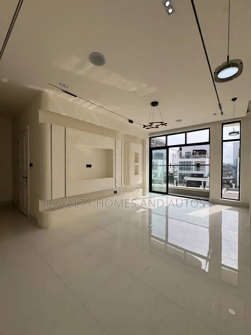 5bdrm Duplex in Lekki Phase 1 for sale