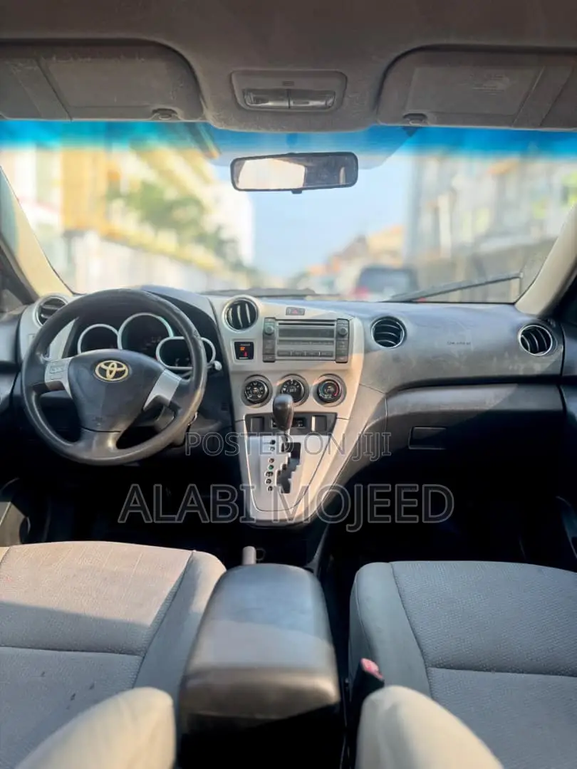 Toyota Matrix Hatchback FWD (1.8L 4cyl 5M) 2010 Red