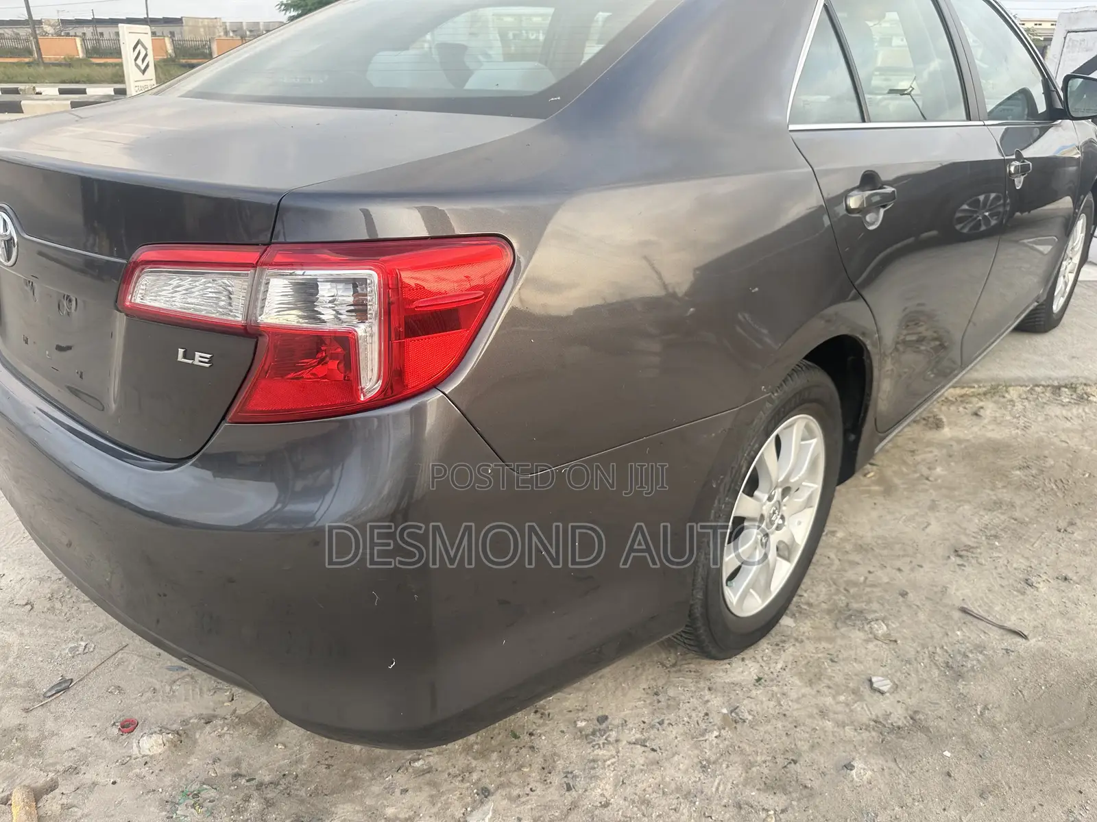 Toyota Camry LE 4dr Sedan (2.5L 4cyl 6A) 2012 Gray