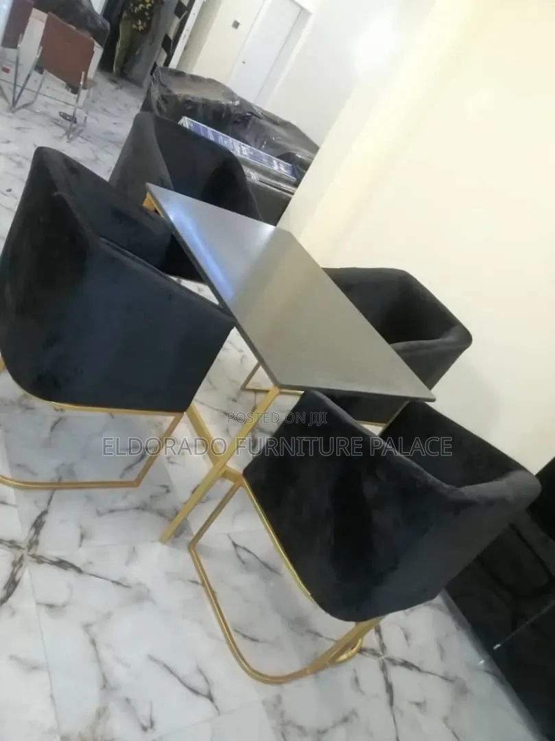 Simple Classic Set of Dinning Set