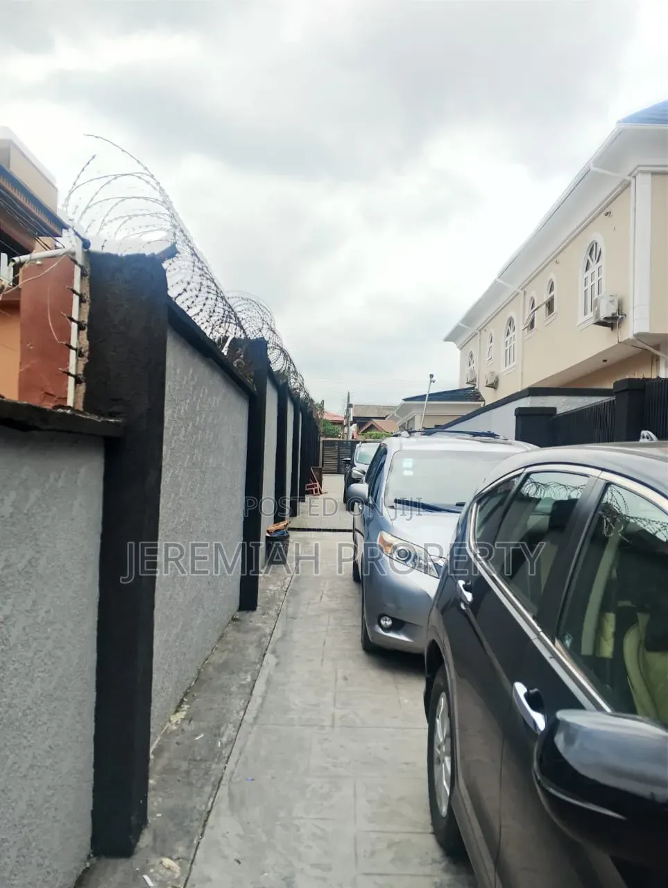 5bdrm Duplex in Omole Estate Phase I, Berger for sale