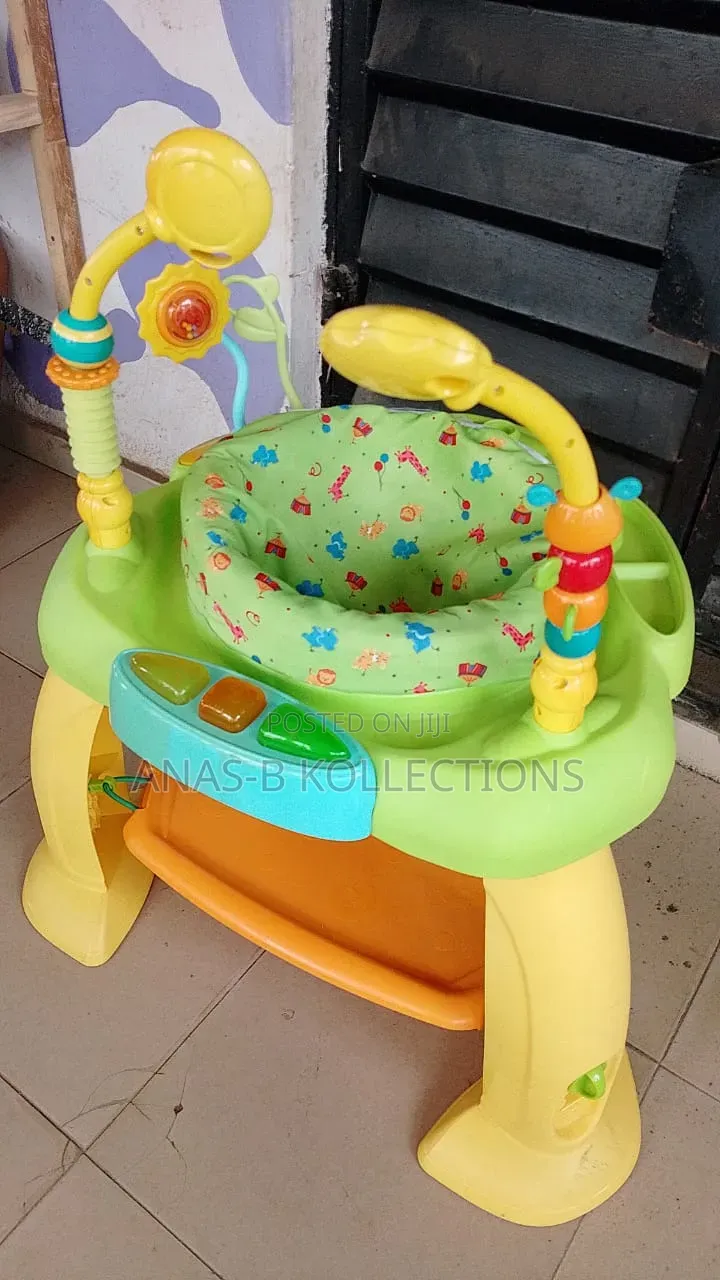 Singing Baby Jumpero Seater