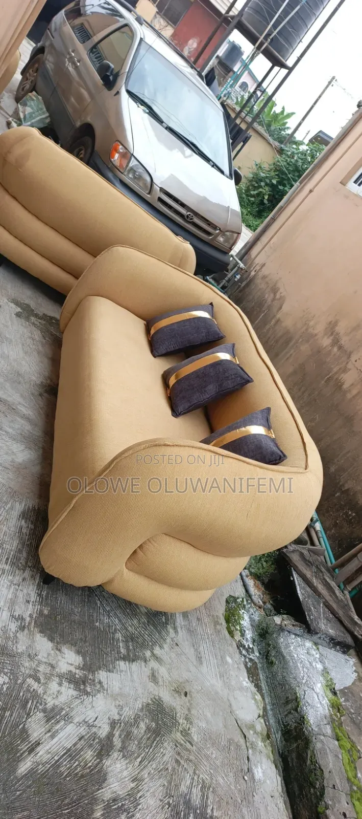 Elegant Unique Style Sofa