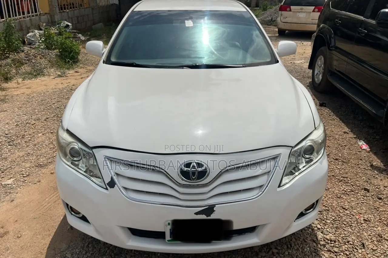 Toyota Camry LE 4dr Sedan (2.5L 4cyl 6AM) 2010 White