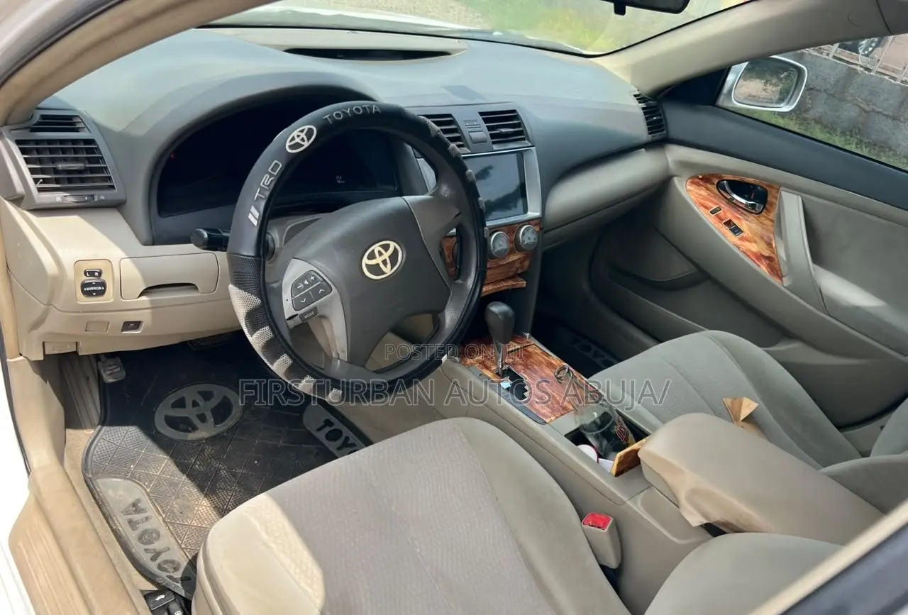 Toyota Camry LE 4dr Sedan (2.5L 4cyl 6AM) 2010 White